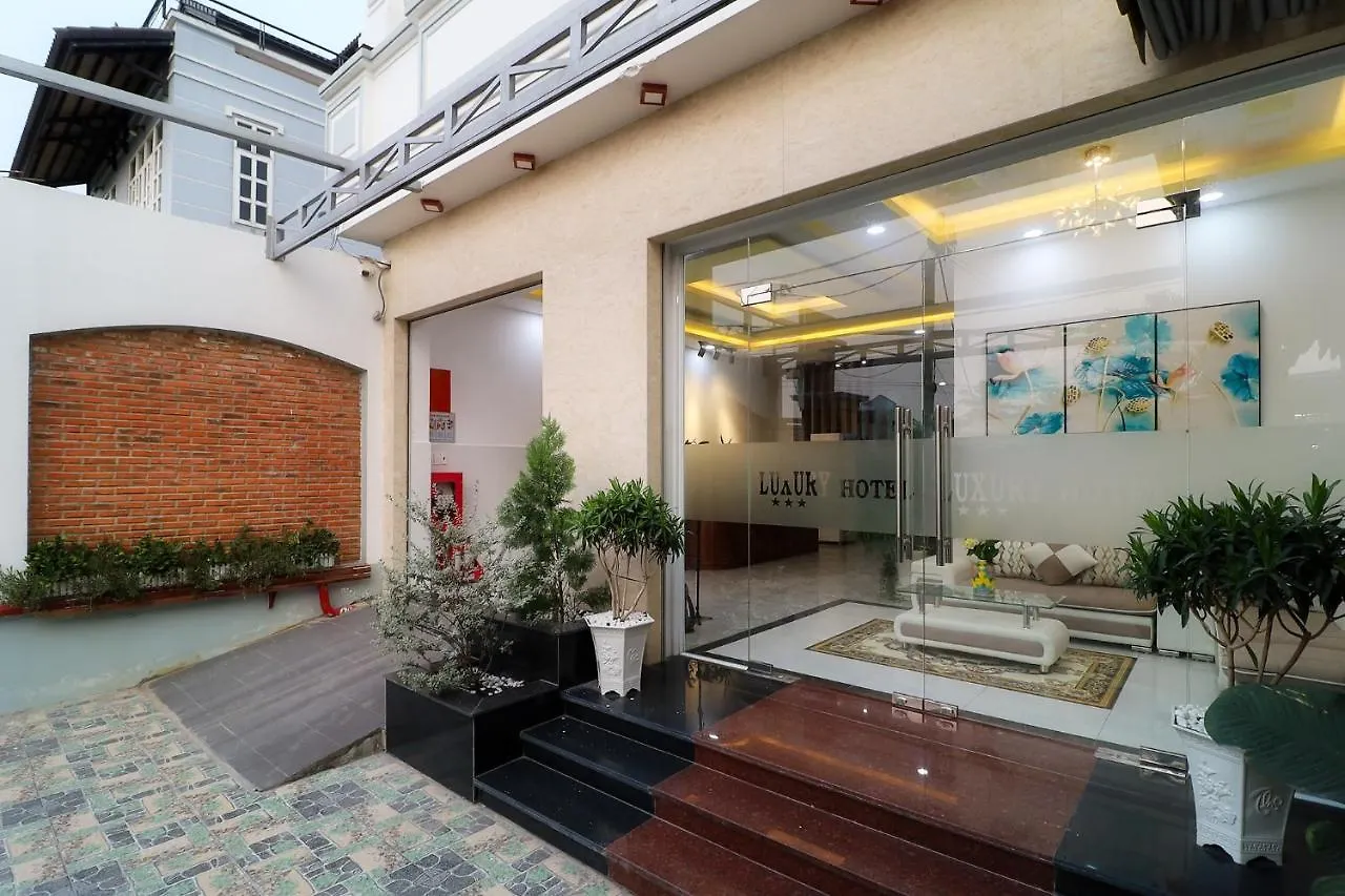 Reddoorz Luxury Hotel Vuon Lai Ho Chi Minh City