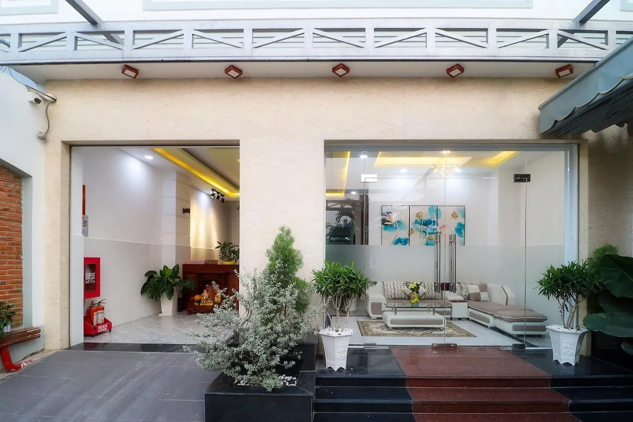 Reddoorz Luxury Hotel Vuon Lai Ho Chi Minh City