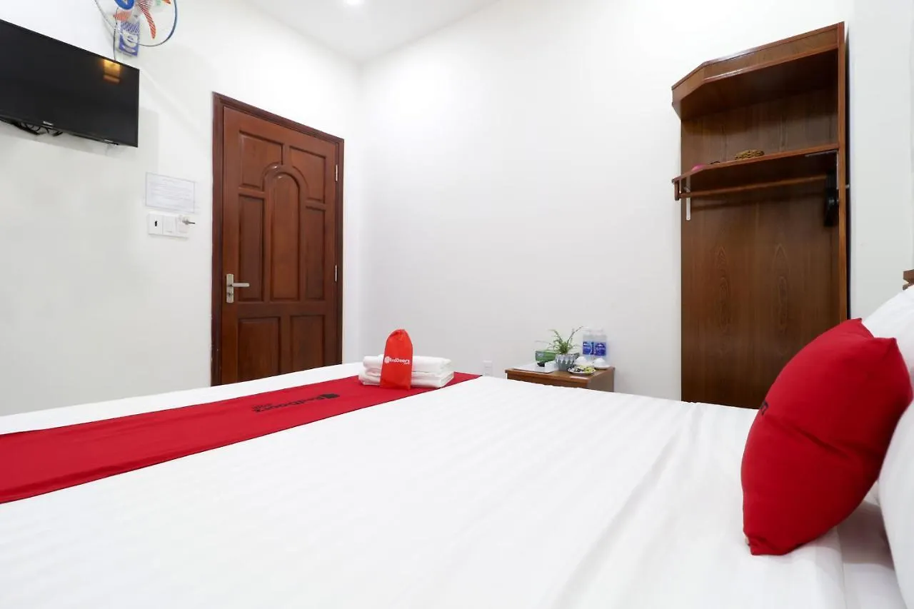 Reddoorz Luxury Hotel Vuon Lai Ho Chi Minh City