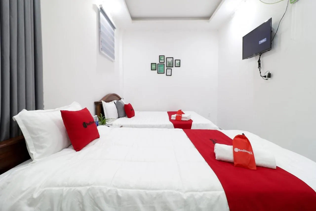 Reddoorz Luxury Hotel Vuon Lai Ho Chi Minh City