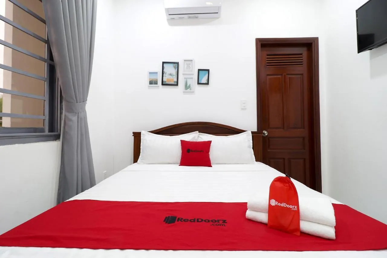 Reddoorz Luxury Hotel Vuon Lai Ho Chi Minh City 2*,  Vietnam