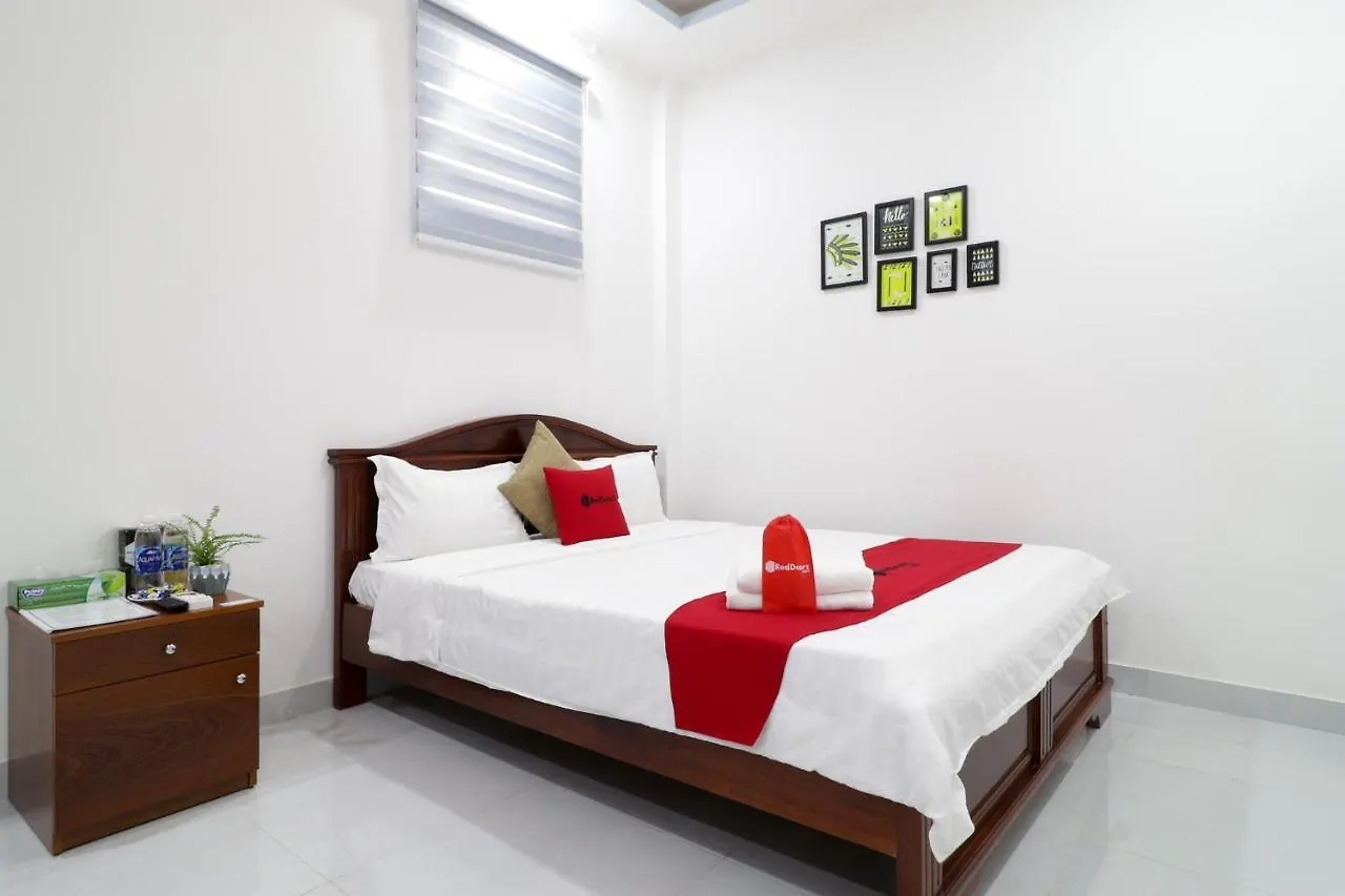 Reddoorz Luxury Hotel Vuon Lai Ho Chi Minh City