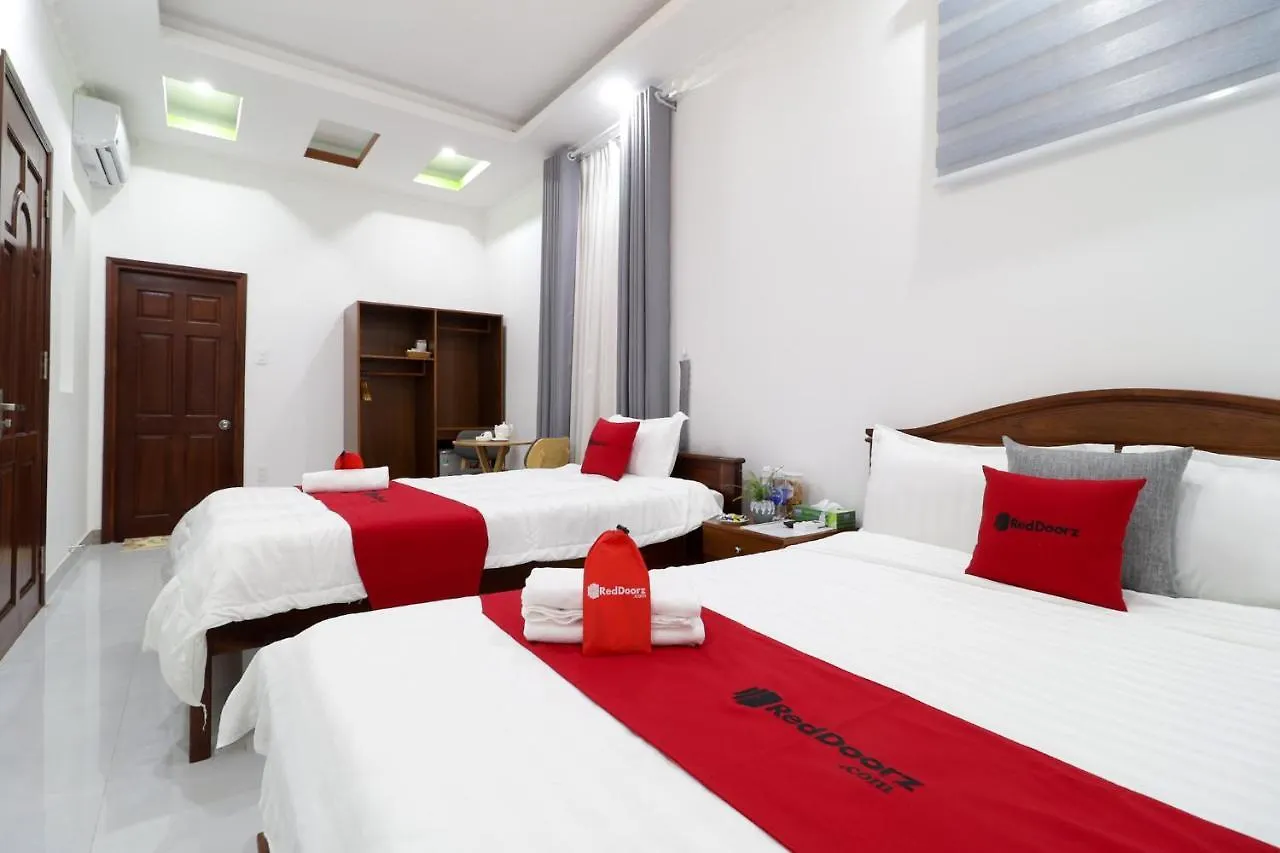 Reddoorz Luxury Hotel Vuon Lai Ho Chi Minh City