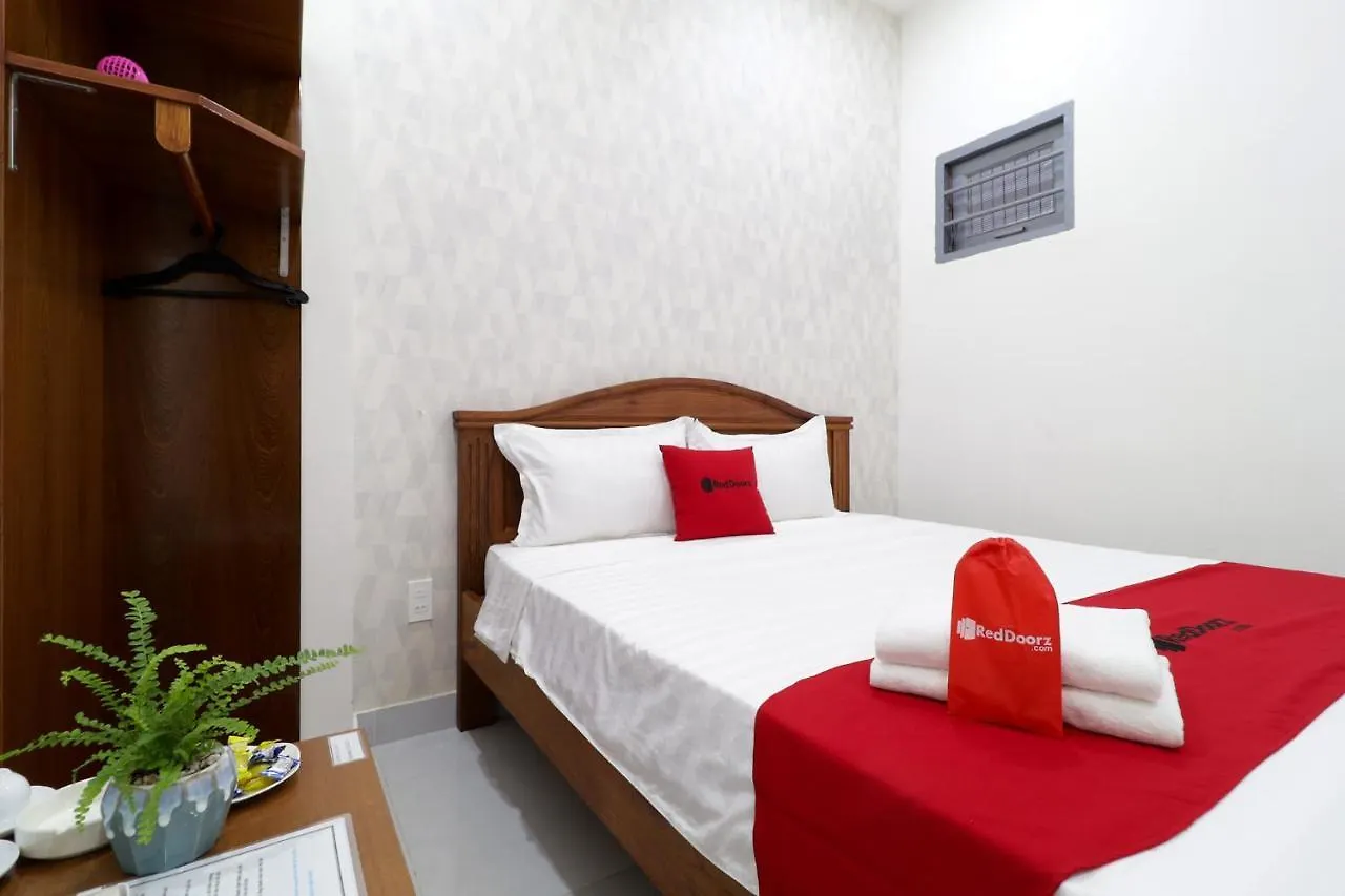 Reddoorz Luxury Hotel Vuon Lai Ho Chi Minh City