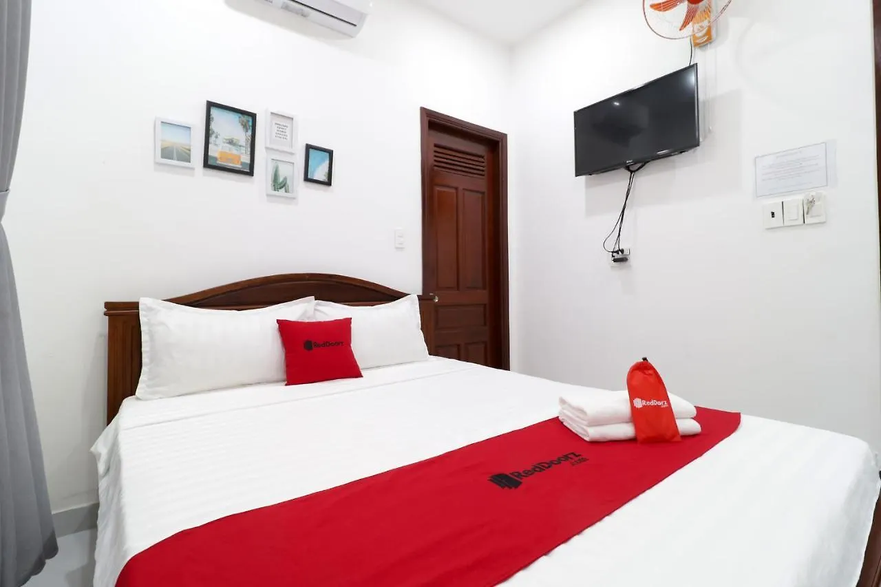 Reddoorz Luxury Hotel Vuon Lai Ho Chi Minh City