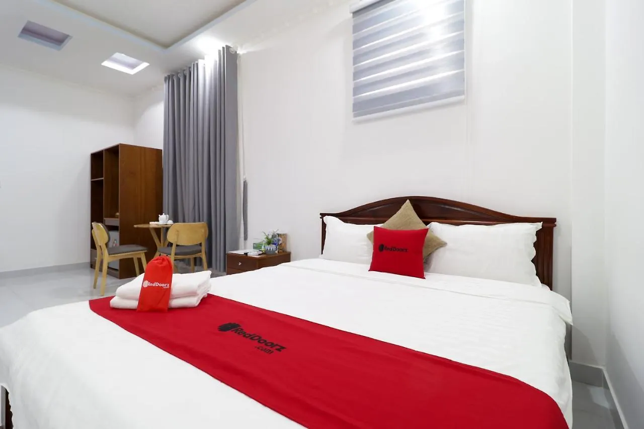 Reddoorz Luxury Hotel Vuon Lai Ho Chi Minh City