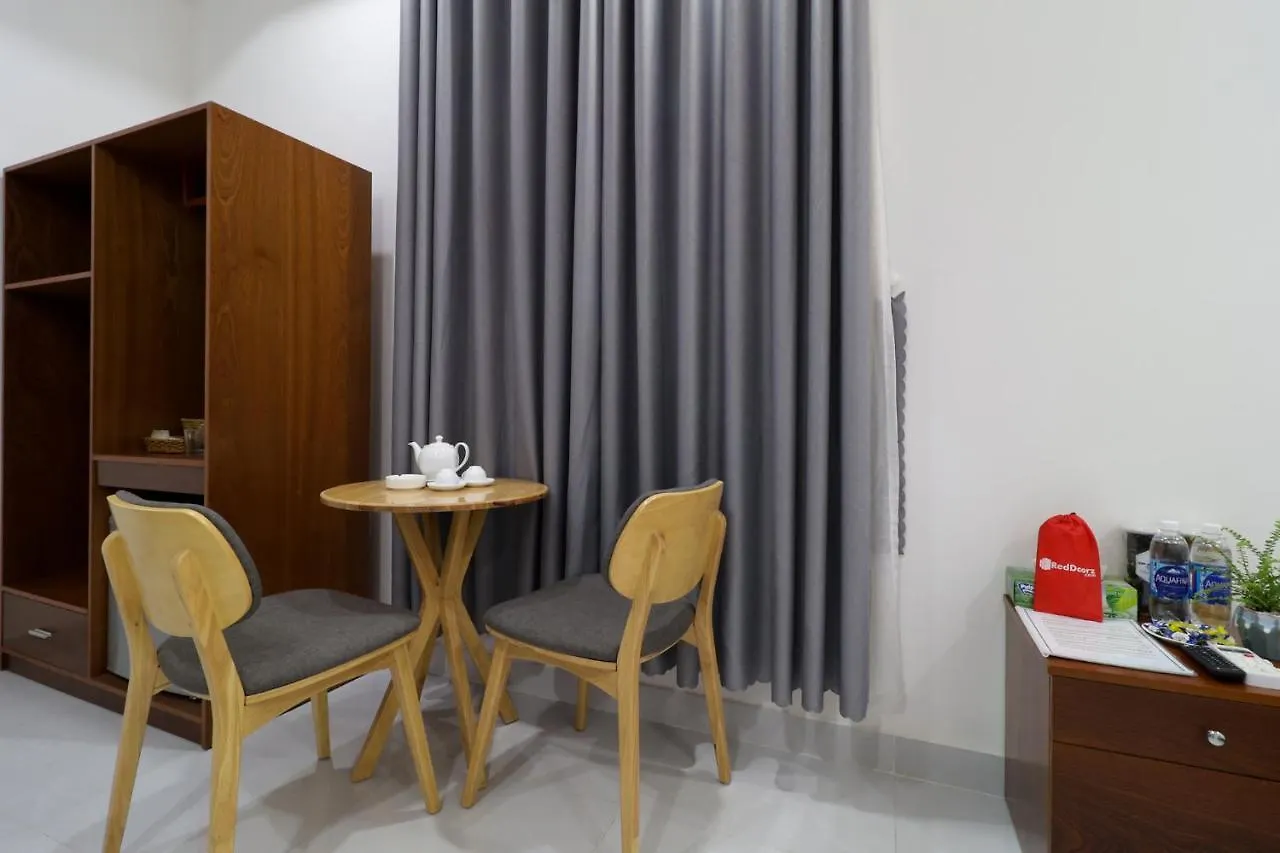 Reddoorz Luxury Hotel Vuon Lai Ho Chi Minh City