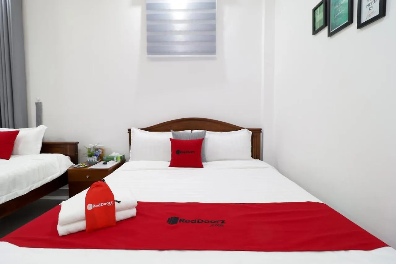 Reddoorz Luxury Hotel Vuon Lai Ho Chi Minh City 2*,