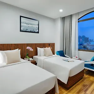 Hotel Happy Life Grand & Rooftop Skybar