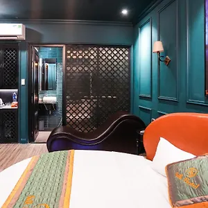 Hotel Silk Near Tan Son Nhat Airport