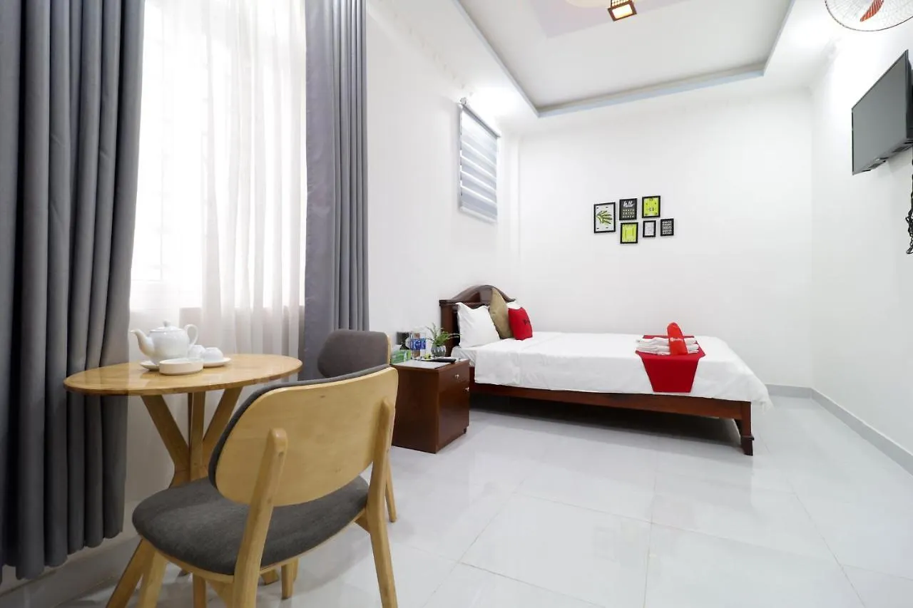 Reddoorz Luxury Hotel Vuon Lai Ho Chi Minh City