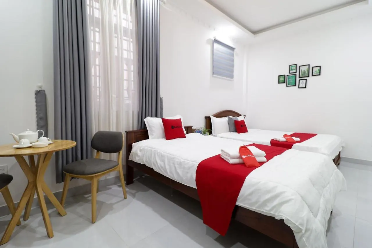 Reddoorz Luxury Hotel Vuon Lai Ho Chi Minh City