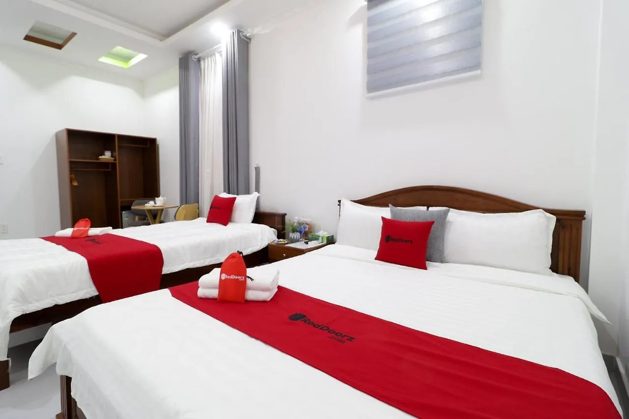 Reddoorz Luxury Hotel Vuon Lai Ho Chi Minh City